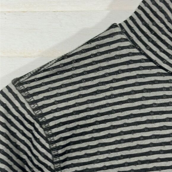 Chico's Zenergy Top Size 1 (8) Mock Neck Long Sleeve - Picture 7 of 16